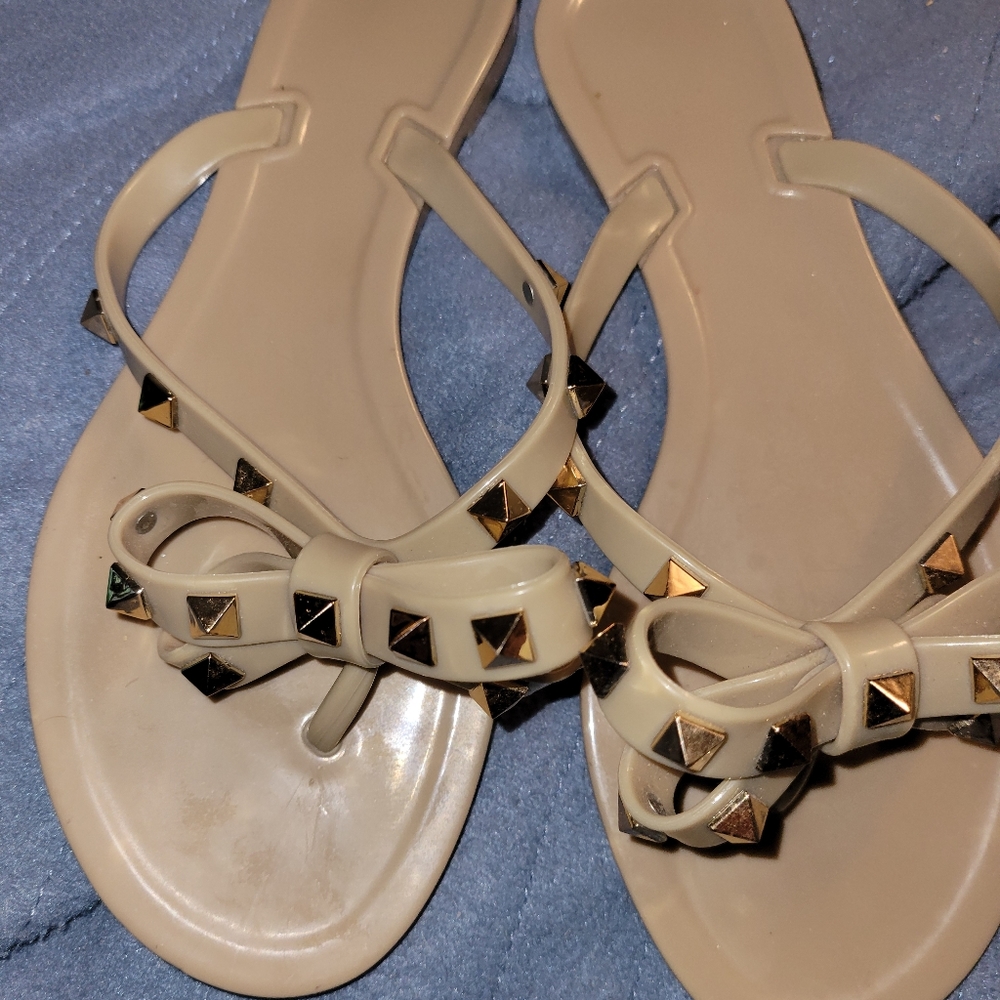 Tan Jelly sandals size 6. Purchased on AMAZON.